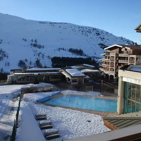 Les Ecrins 6 *